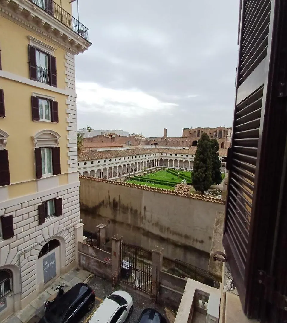 Triple Big Room Amazing View, For Two O Three Person, In Center Of Rome